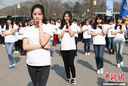 习近平出席亚太经合组织领导人会议